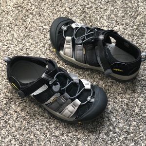 Keens water shoes for kids